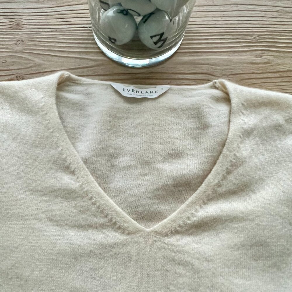 Everlane 100% Cashmere V-Neck Sweater – Ivory | Oversized Fit | M - Picture 5 of 6